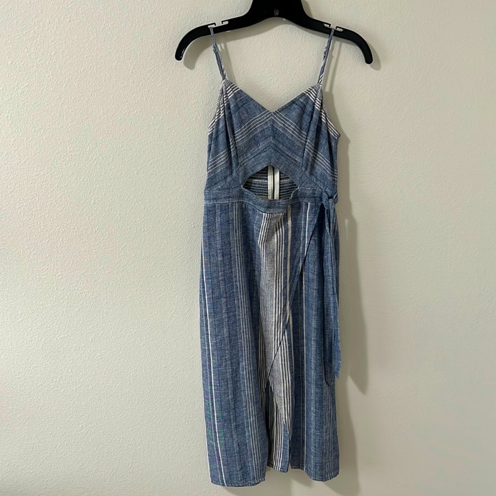 Price reduced! Express Midi Dress with Cutout -2